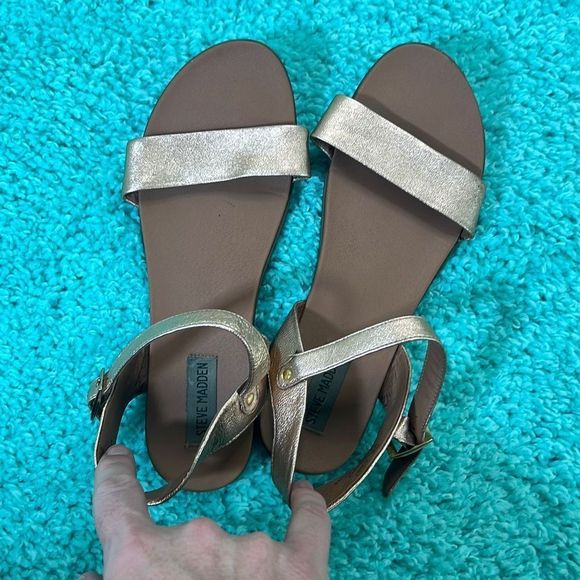 Steve Madden Shoes - Steve Madden rose gold ladies strap sandals size 9.5